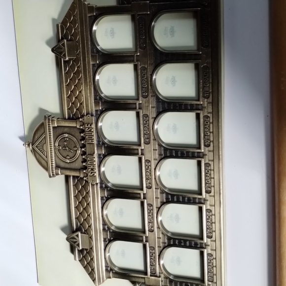 AEx ADORABLE SCHOOL HOUSE PHOTO FRAME NWT